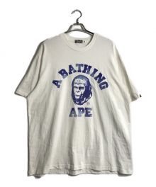 A BATHING APE（アベイシングエイプ）の古着「ベイプ カレッジ グラフィック Tシャツ」｜ホワイト