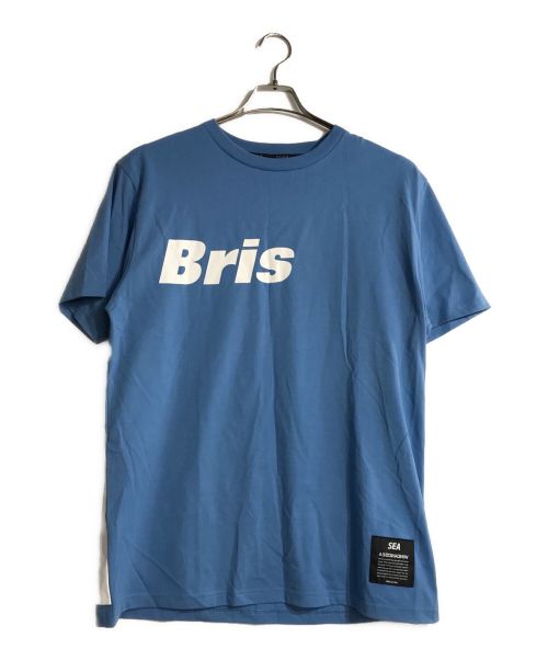 F.C.R.B.（エフシーアールビー）F.C.R.B. (エフシーアールビー) BRISTOL SEA BIG LOGO TE/プリントTシャツ ブルー サイズ:Lの古着・服飾アイテム