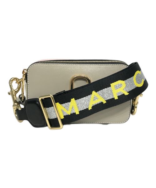 MARC JACOBS（マークジェイコブス）MARC JACOBS (マークジェイコブス) スナップショットショルダーバッグ ホワイトの古着・服飾アイテム