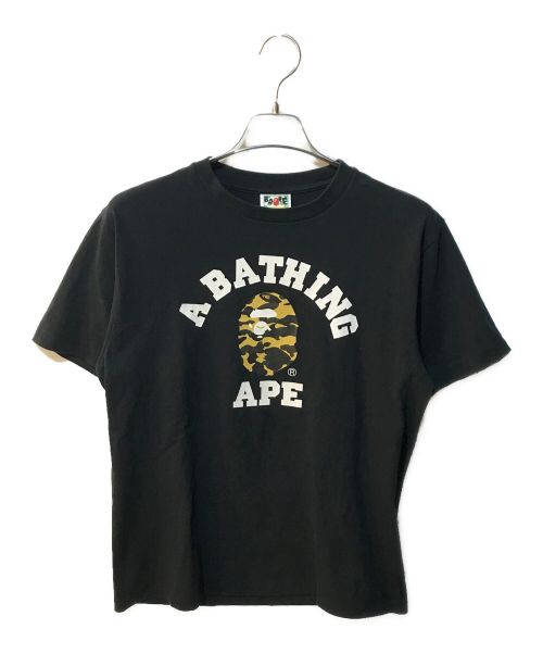 A BATHING APE（アベイシングエイプ）A BATHING APE (アベイシングエイプ) カモカレッジTシャツ ブラック サイズ:Mの古着・服飾アイテム