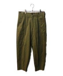 UNIVERSAL PRODUCTS.（ユニバーサルプロダクツ）の古着「COTTON 1TUCK TROUSERS」｜オリーブ