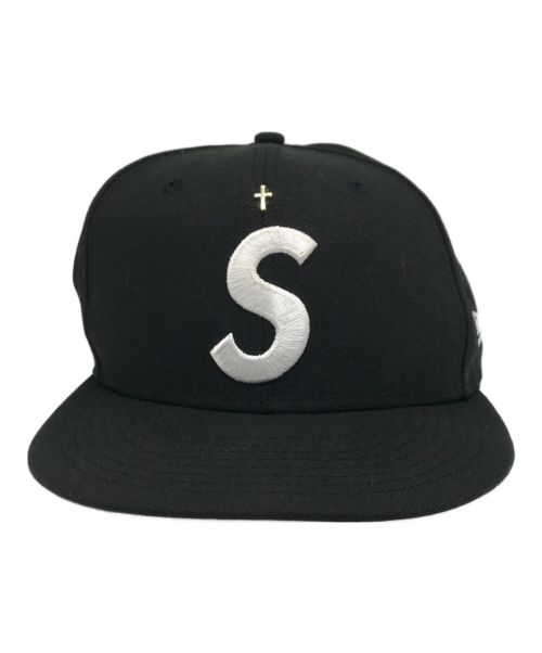 SUPREME（シュプリーム）SUPREME (シュプリーム) New Era (ニューエラ) Gold Cross S Logo New Era ブラック サイズ:7 1/2の古着・服飾アイテム