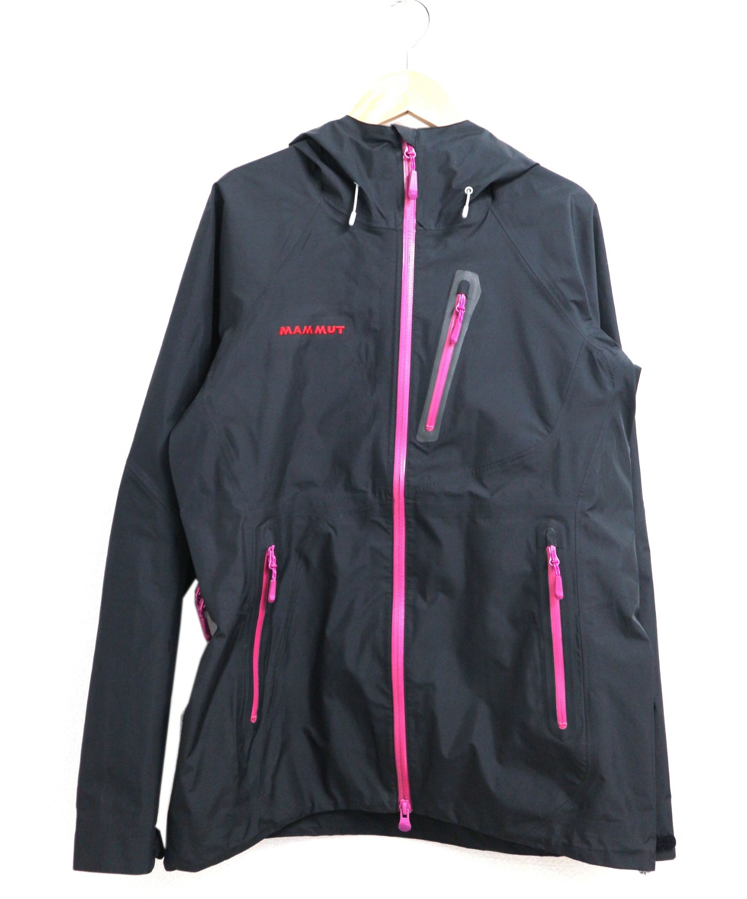 中古 古着通販 Mammut マムート ゴアテックスマウンテンジャケット ブラック ピンク サイズ M Grace Jacket グレースジャケット ブランド 古着通販 トレファク公式 Trefac Fashion