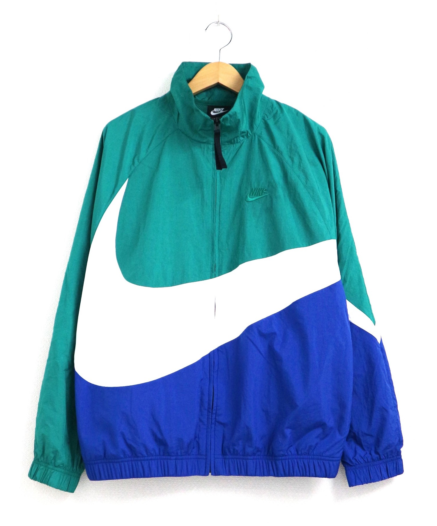 中古 古着通販 Nike ナイキ ビッグスウッシュウーブンジャケット グリーン ブルー サイズ M Hbr Stmt Woven Jacket ブランド 古着通販 トレファク公式 Trefac Fashion