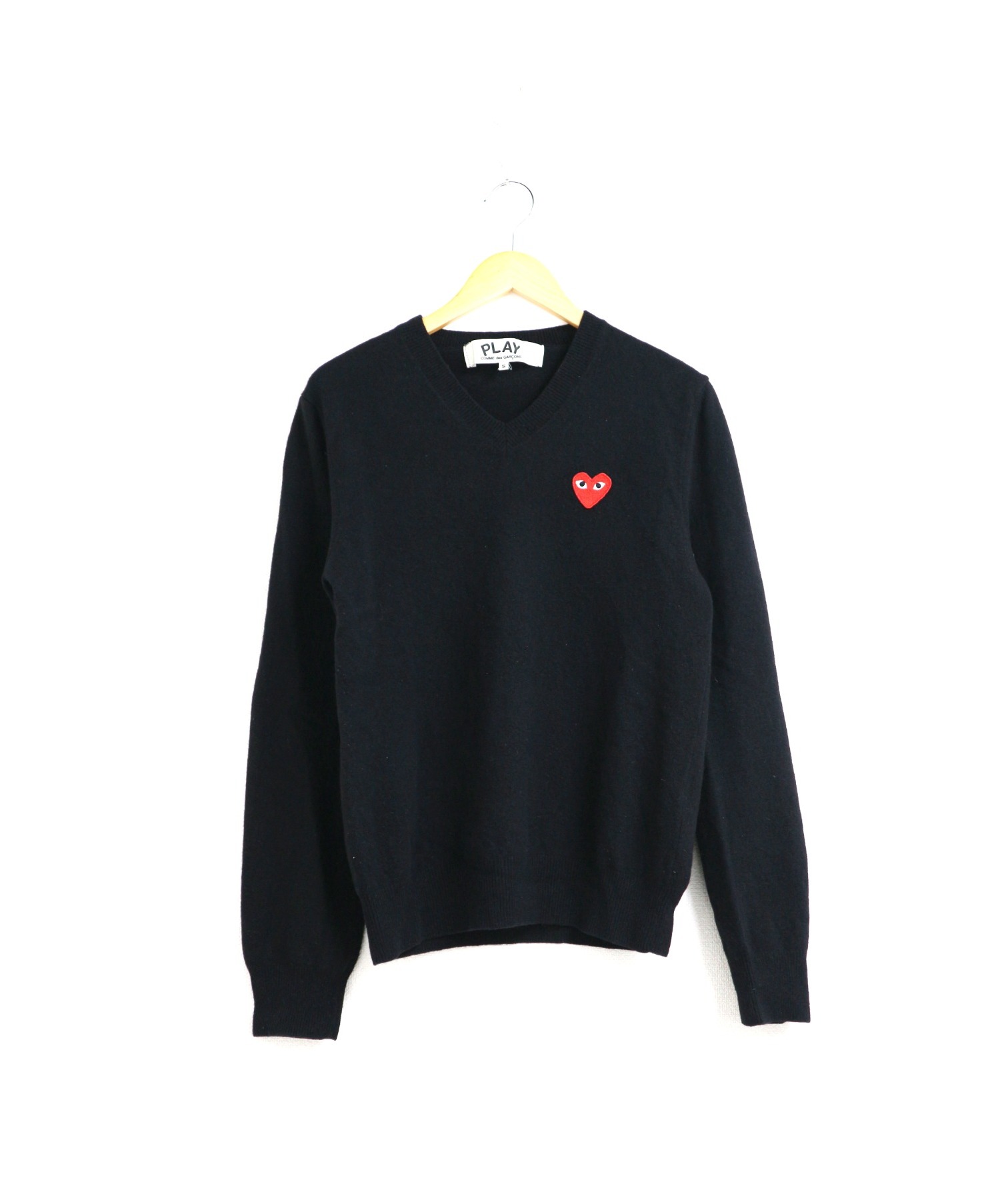 中古 古着通販 Play Comme Des Garcons プレイコムデギャルソン ハートマーク刺繍vネックニット ブラック サイズ S Ad11 ブランド 古着通販 トレファク公式 Trefac Fashion