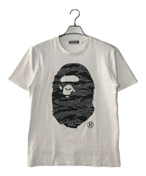 A BATHING APE（アベイシングエイプ）A BATHING APE (アベイシングエイプ) UNDEFEATED (アンディフィーテッド) プリントTシャツ ホワイト サイズ:Ｌの古着・服飾アイテム