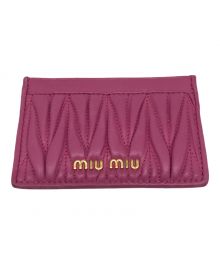 MIU MIU（ミュウミュウ）の古着「マテラッセ キルティングレザー カードケース」｜ピンク