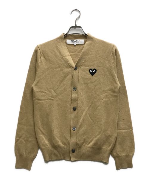 PLAY COMME des GARCONS（プレイ コムデギャルソン）PLAY COMME des GARCONS (プレイ コムデギャルソン) ハートワッペンニットカーディガン ベージュ サイズ:Sの古着・服飾アイテム