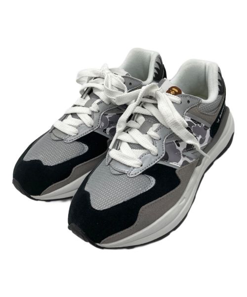 NEW BALANCE（ニューバランス）NEW BALANCE (ニューバランス) A BATHING APE (アベイシングエイプ) ローカットスニーカー グレー サイズ:US 6 1/2の古着・服飾アイテム