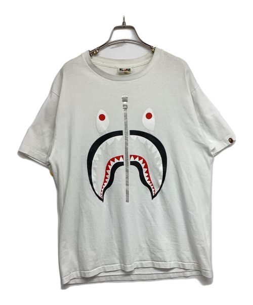 A BATHING APE（アベイシングエイプ）A BATHING APE (アベイシングエイプ) シャークプリントTシャツ 001TEG301028X ホワイト サイズ:Lの古着・服飾アイテム