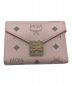 MCM（エムシーエム）の古着「PATRICIA FLAP WALLET SMALL パトリシアヴィセトスウォレットスモール MYSAAPA02QH001 コンパクトウォレット 三つ折り財布」｜ピンク