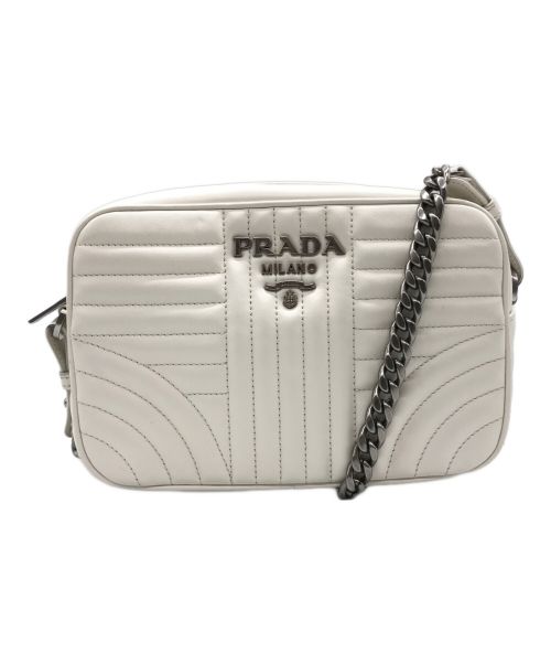 PRADA（プラダ）PRADA (プラダ) ダイアグラム レザー キルティング メタルロゴ チェーンショルダーバッグ ホワイト サイズ:-の古着・服飾アイテム