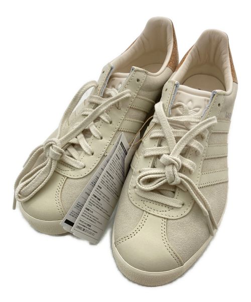 adidas（アディダス）adidas (アディダス) ガゼル 85 / GAZELLE 85/ローカットスニーカー ベージュ サイズ:27の古着・服飾アイテム