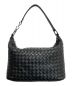 BOTTEGA VENETA（ボッテガベネタ）の古着「Intrechiato Hobo bag/イントレチャートワンショルダーバッグ」｜ブラック