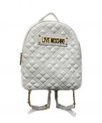 LOVE MOSCHINOラブモスキーノ）の古着「Logo Plaque Quilted Chain Backpack」｜ホワイト