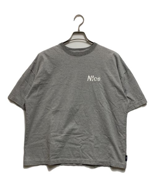 N!ce（ナイス）N!ce (ナイス) Round Logo Border tee グレー×ホワイト サイズ:Мの古着・服飾アイテム