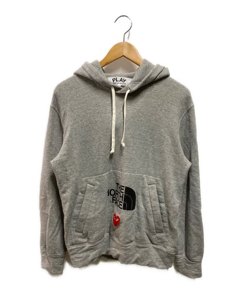 THE NORTH FACE（ザ ノース フェイス）THE NORTH FACE (ザ ノース フェイス) PLAY COMME des GARCONS (プレイ コムデギャルソン) PULLOVER HOODIE グレー サイズ:Sの古着・服飾アイテム