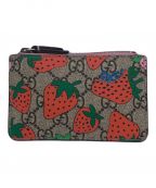 GUCCIグッチ）の古着「ストロベリーGGコインケース/573841/グッチ/ＧＵＣＣＩ/gucci/キーリング付/Keyling/Coincase/GGスプリーム PVC ストロベリープリント」｜ベージュ×レッド