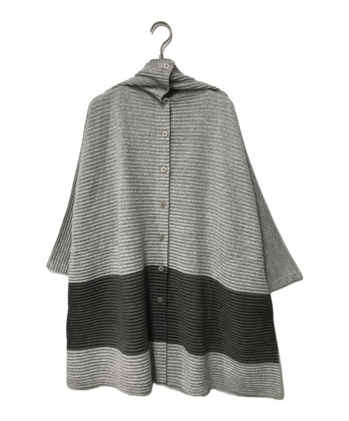 me ISSEY MIYAKE（ミーイッセイ ミヤケ）me ISSEY MIYAKE (ミーイッセイ ミヤケ) ハイネックプリーツバイカラーコート/MI71JA344/グレー/オリーブ グレー×オリーブ サイズ:FREEの古着・服飾アイテム