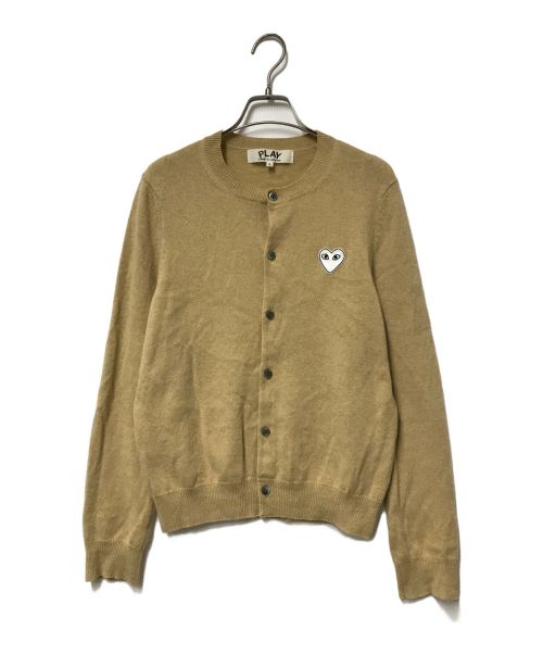 PLAY COMME des GARCONS（プレイ コムデギャルソン）PLAY COMME des GARCONS ハートロゴ クルーネックニット PLAY COMME des GARCONS カーディガン プレイ コムデギャルソン AD2019/3 AZ-N065 ベージュ サイズ:Lの古着・服飾アイテム