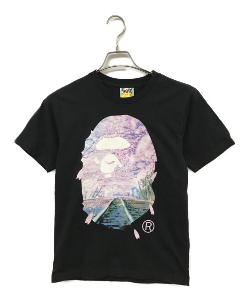 A BATHING APE（アベイシングエイプ）A BATHING APE (アベイシングエイプ) Sakura Photo Ape Head Tee プリントTシャツ ブラック サイズ:ＸＳの古着・服飾アイテム