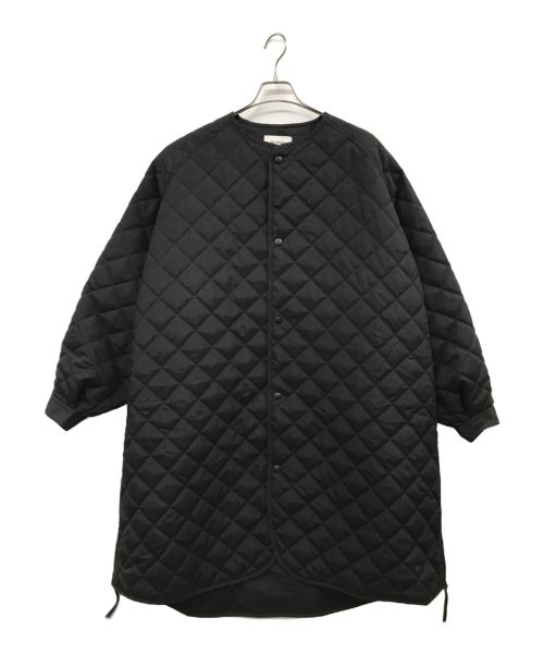 THE RERACS（ザ リラクス）THE RERACS (ザ リラクス) ノーカラーキルティングコート ブラック サイズ:48 未使用品の古着・服飾アイテム