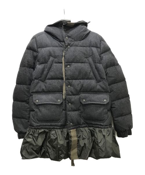 MONCLER（モンクレール）MONCLER (モンクレール) sacai (サカイ) SARINA ダウンジャケット グレーの古着・服飾アイテム