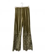 Ameriアメリ）の古着「フラワーエンブロイダリーベロアパンツ/UND FLOWER EMBROIDERY VELOUR PANTS」｜カーキ