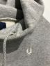 中古・古着 FRED PERRY (フレッドペリー) フードスウェット グレー サイズ:10：3980円