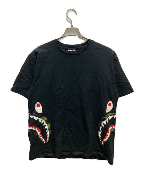 A BATHING APE（アベイシングエイプ）A BATHING APE (アベイシングエイプ) COLOR CAMO SIDE SHARK TEE ブラック サイズ:Ｌの古着・服飾アイテム