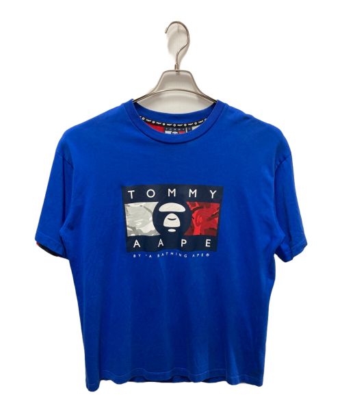 Aape BY A BATHING APE（エーエイプ バイ アベイシングエイプ）Aape BY A BATHING APE (エーエイプ バイ アベイシングエイプ) tommy jeans (トミージーンズ) コラボプリントTシャツ ブルー サイズ:Ｌの古着・服飾アイテム