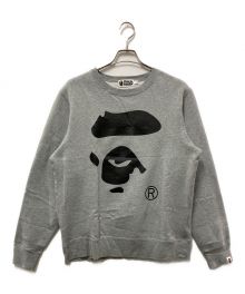 A BATHING APE（アベイシングエイプ）の古着「ロゴプリントスウェット　001GDJ201002H」｜グレー