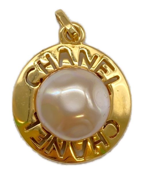 CHANEL（シャネル）CHANEL (シャネル) パールサークルロゴネックレストップ ゴールドの古着・服飾アイテム