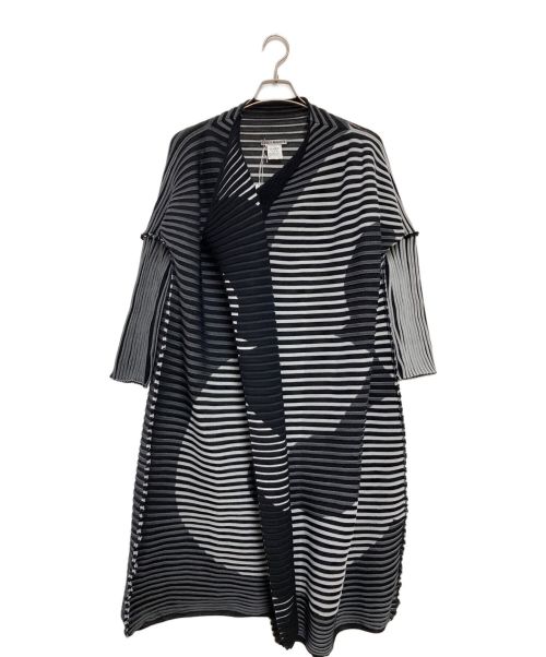 ISSEY MIYAKE（イッセイミヤケ）ISSEY MIYAKE (イッセイミヤケ) MEANDER KNITカーディガン ブラック×ホワイト サイズ:SIZE 2 未使用品の古着・服飾アイテム