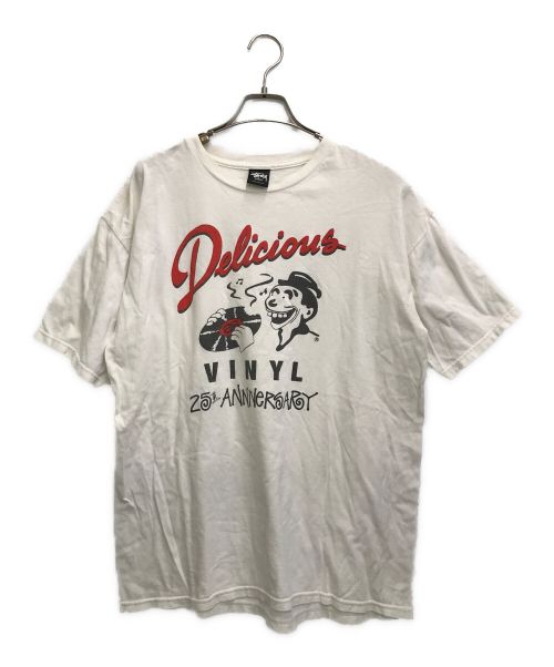 stussy（ステューシー）stussy (ステューシー) Delicious VINYL プリントTシャツ ホワイト サイズ:Lの古着・服飾アイテム