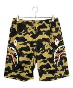 A BATHING APEアベイシングエイプ）の古着「Camo Side Shark Beach Shorts」｜ブラウン