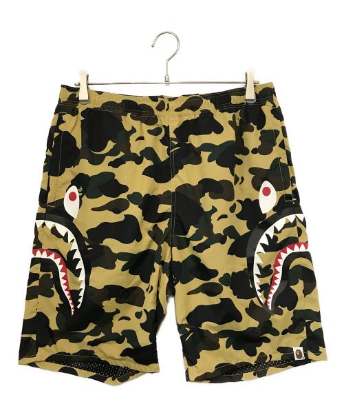 A BATHING APE（アベイシングエイプ）A BATHING APE (アベイシングエイプ) Camo Side Shark Beach Shorts ブラウン サイズ:XLの古着・服飾アイテム