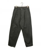 Graphpaperグラフペーパー）の古着「Colorfast Denim Two Tuck Tapered Pants」｜グレー