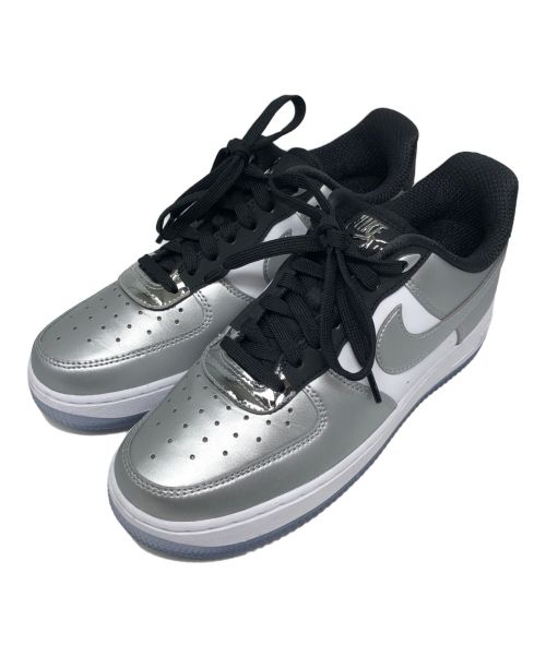 NIKE（ナイキ）NIKE (ナイキ) AIR FORCE 1 '07 SE シルバー サイズ:25の古着・服飾アイテム