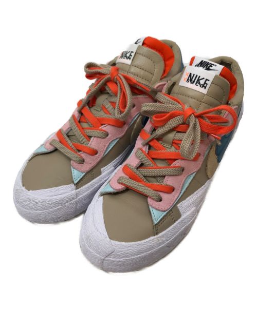 NIKE（ナイキ）NIKE (ナイキ) sacai (サカイ) KAWS (カウズ) スニーカー ベージュ サイズ:US9/UK8/EUR42.5/CM27/BR40.5CN270の古着・服飾アイテム