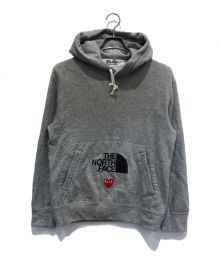 PLAY COMME des GARCONS×THE NORTH FACE（プレイ コムデギャルソン×ザ ノース フェイス）の古着「ロゴ パーカー/ハートパッチ プリントパーカー」｜グレー