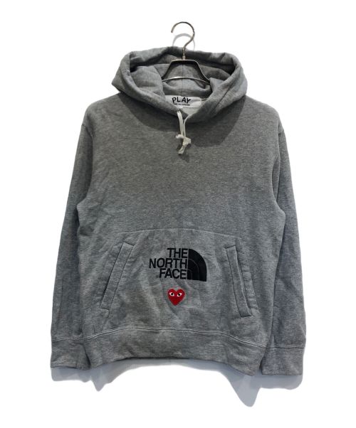 PLAY COMME des GARCONS（プレイ コムデギャルソン）PLAY COMME des GARCONS (プレイ コムデギャルソン) THE NORTH FACE (ザ ノース フェイス) ロゴ パーカー/ハートパッチ プリントパーカー グレー サイズ:Mの古着・服飾アイテム