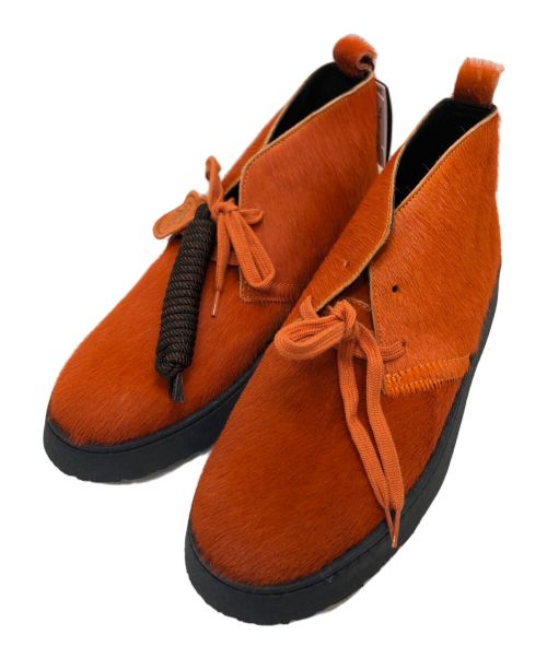 CLARKS（クラークス）CLARKS (クラークス) ZARA (ザラ) ハラコチャッカーブーツ オレンジ サイズ:285 未使用品の古着・服飾アイテム