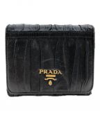 PRADAプラダ）の古着「3つ折り財布」｜ブラック