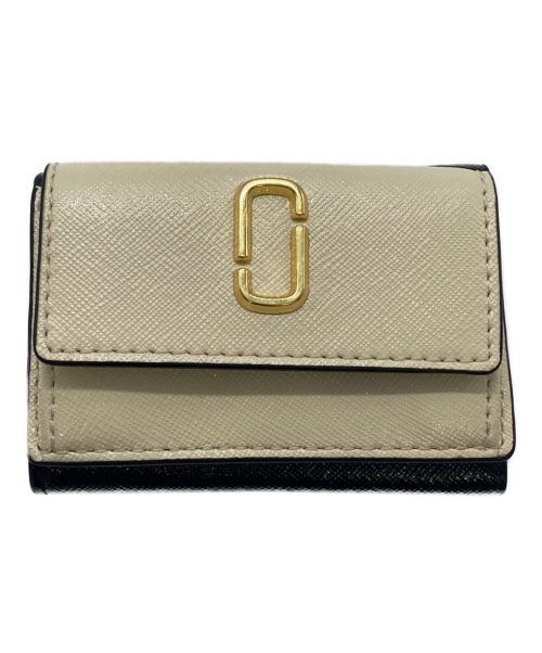 MARC JACOBS（マークジェイコブス）MARC JACOBS (マーク ジェイコブス) The Snapshot Mini Trifold Wallet アイボリー×ブラックの古着・服飾アイテム