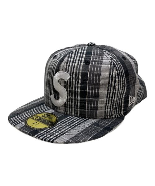 SUPREME（シュプリーム）SUPREME (シュプリーム) NEWERA (ニューエラ) Metallic Plaid S Logo Black サイズ:7 3/4の古着・服飾アイテム