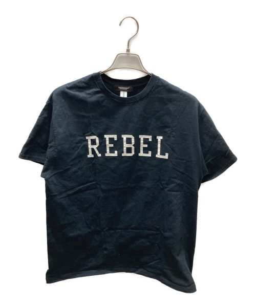 UNDERCOVER（アンダーカバー）UNDERCOVER (アンダーカバー) REBELロゴパッチTシャツ ブラック サイズ:XLの古着・服飾アイテム