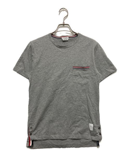 Thom Browne（トムブラウン）Thom Browne (トムブラウン) RWB ポケット Tシャツ　MJS010A-01454055 グレー サイズ:SIZE0　の古着・服飾アイテム