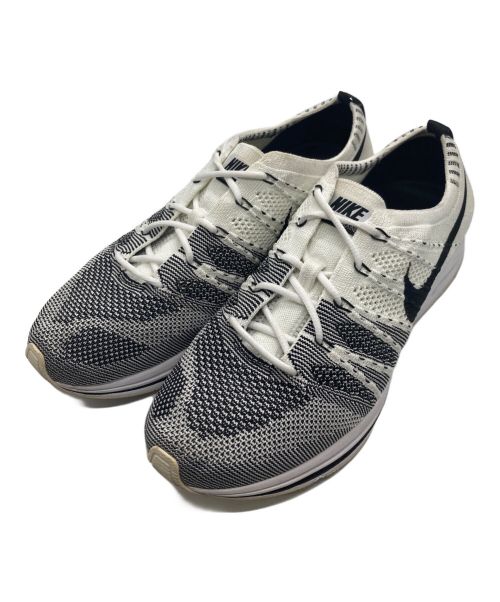 NIKE（ナイキ）NIKE (ナイキ) ローカットスニーカー / FLYKNIT TRAINER ホワイト×ブラック サイズ:SIZE 26.5cmの古着・服飾アイテム