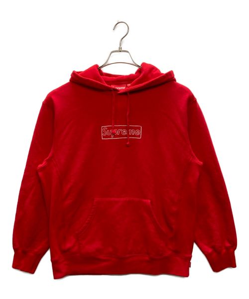 SUPREME（シュプリーム）SUPREME (シュプリーム) カウズ チョークボックスロゴ プルオーバーパーカー レッド サイズ:SIZE Mの古着・服飾アイテム